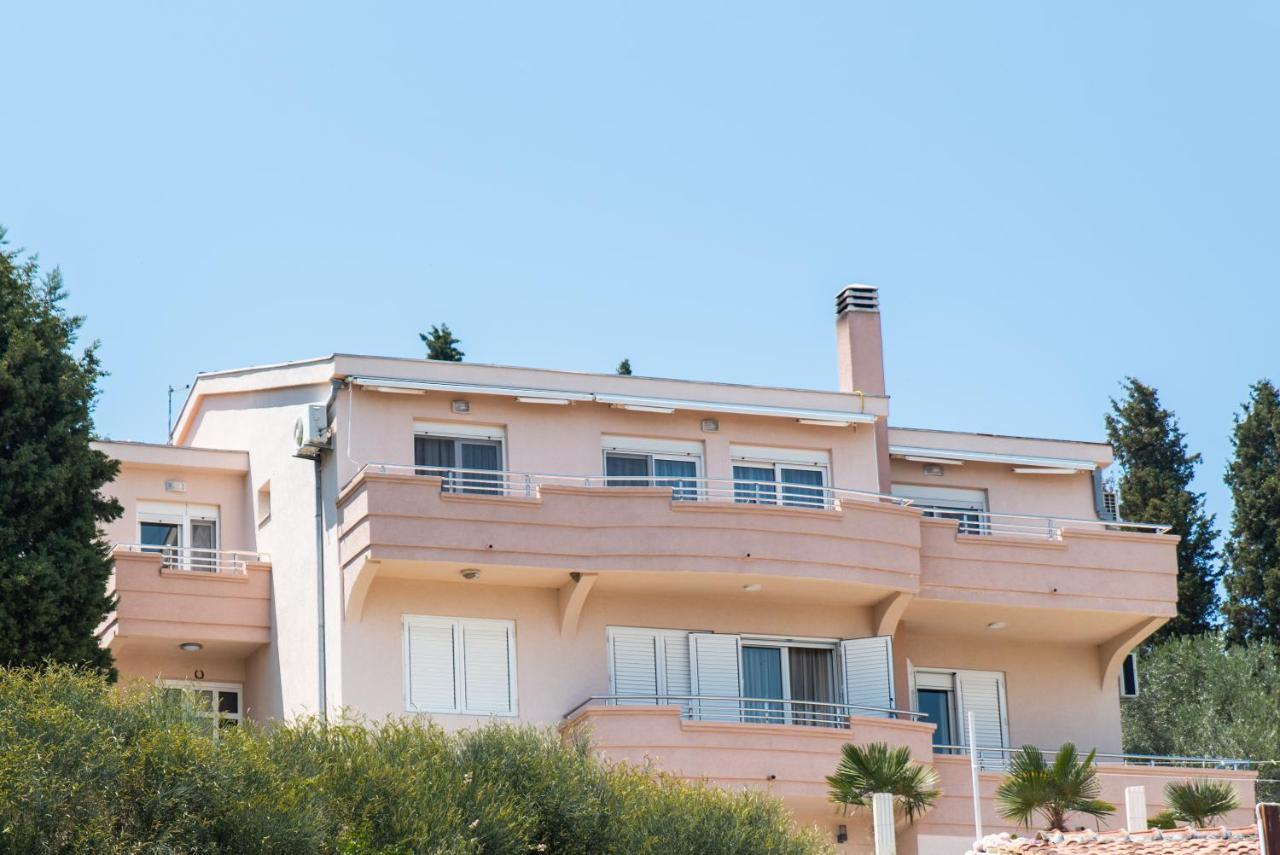 Apartments Villa Egzon Ούλτσιν Εξωτερικό φωτογραφία